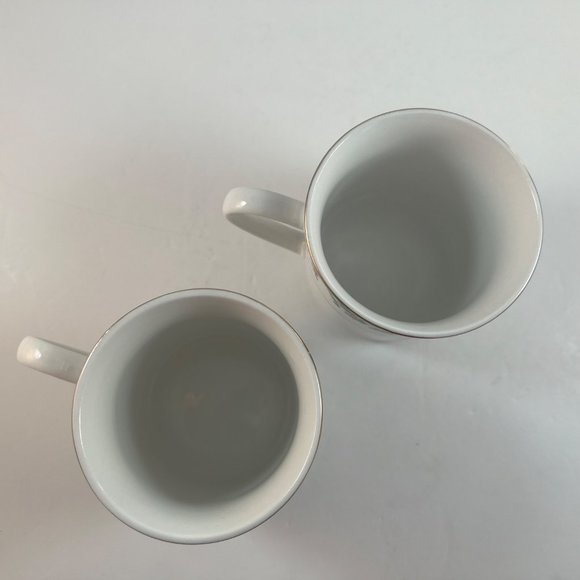 Gibson Everyday Holiday Gold Cups Saucers Holly Berries Lot of 4 Sets - Picture 11 of 16